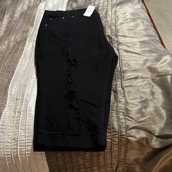 Ashley Stewart Pants - Ashley Stewart black capri jeans